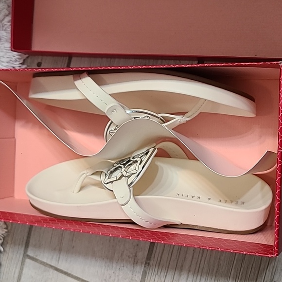 Kelly and Katie Ivory Sandals with medallion - Picture 12 of 12